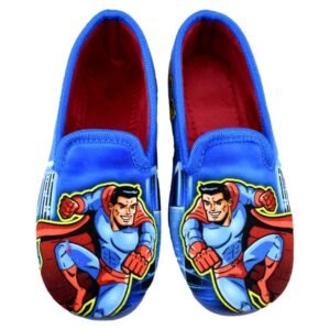 Zapatillas de casa de niño. Divertido diseño de superhéroe con capa. 147373