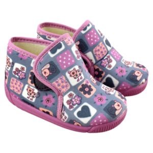 Bota de paño con cierre de tira adherente. Zapatillas de casa. 232590